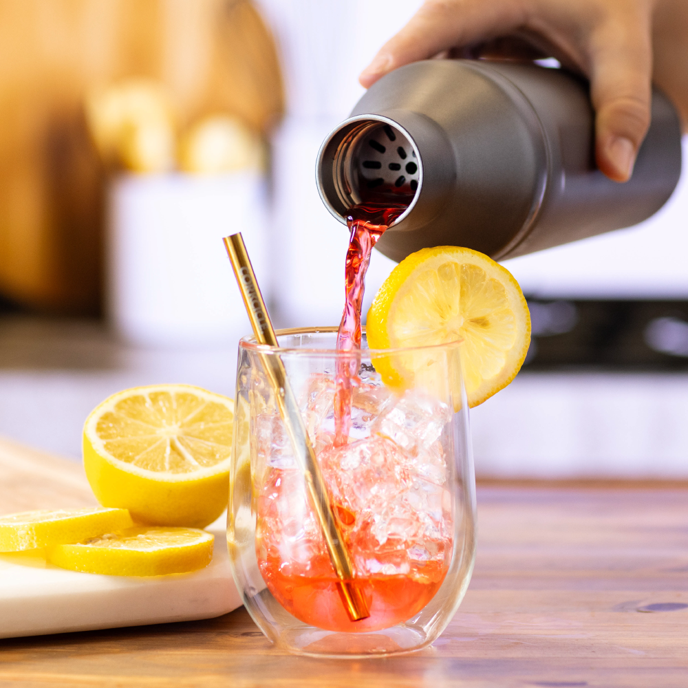 cocktail-shaker-lid-m6 Cocktail_Shaker_lifestyle_1_0f873eef-26b9-477a-b301-4dde25c00201.png